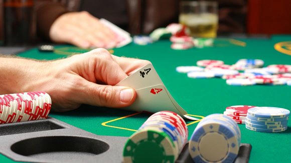 Chơi Poker ở Việt Nam khi nào là hợp pháp, khi nào vi phạm pháp luật?