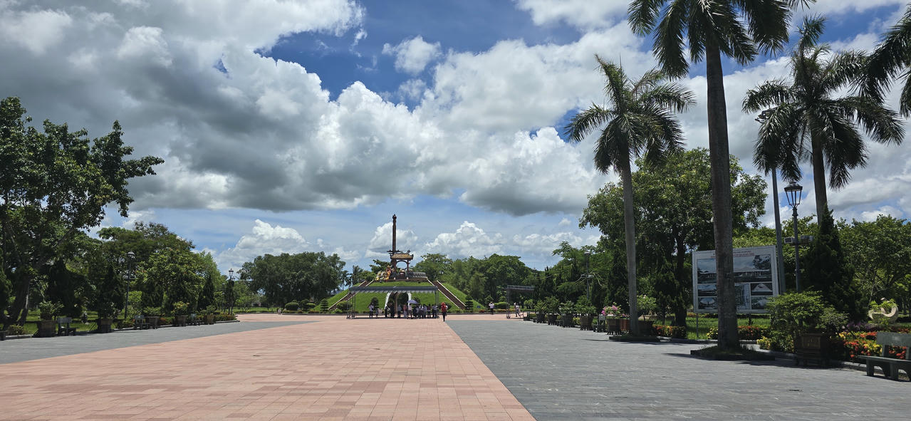 Chúng tôi thấy mình bé nhỏ giữa đất trời miền Trung