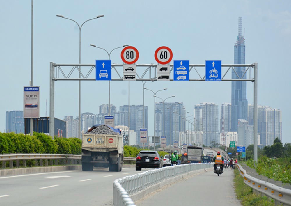 Điều chỉnh thông tin biển chỉ dẫn đường bộ phù hợp với đơn vị hành chính 2 cấp