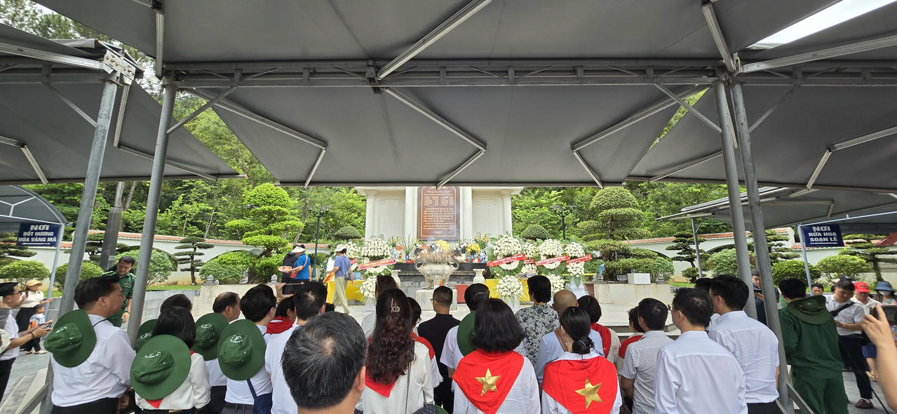 Chúng tôi thấy mình bé nhỏ giữa đất trời miền Trung