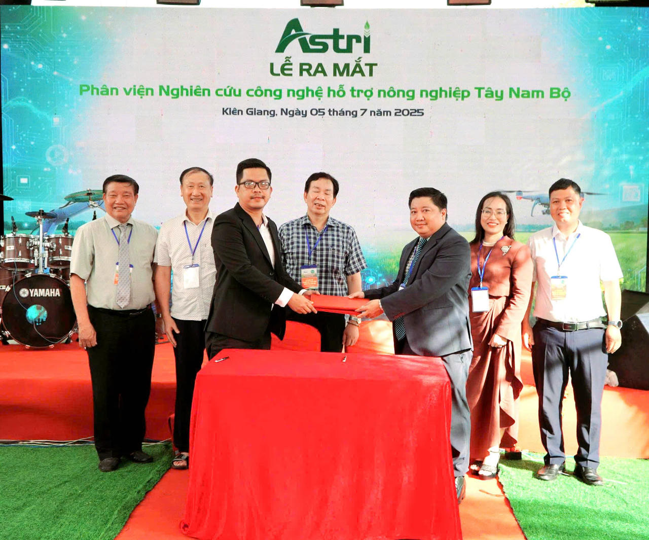 Ký kết hợp tác chiến lược giữa Công ty TNHH nông nghiệp sạch hữu cơ Toàn Cầu với Viện Astri