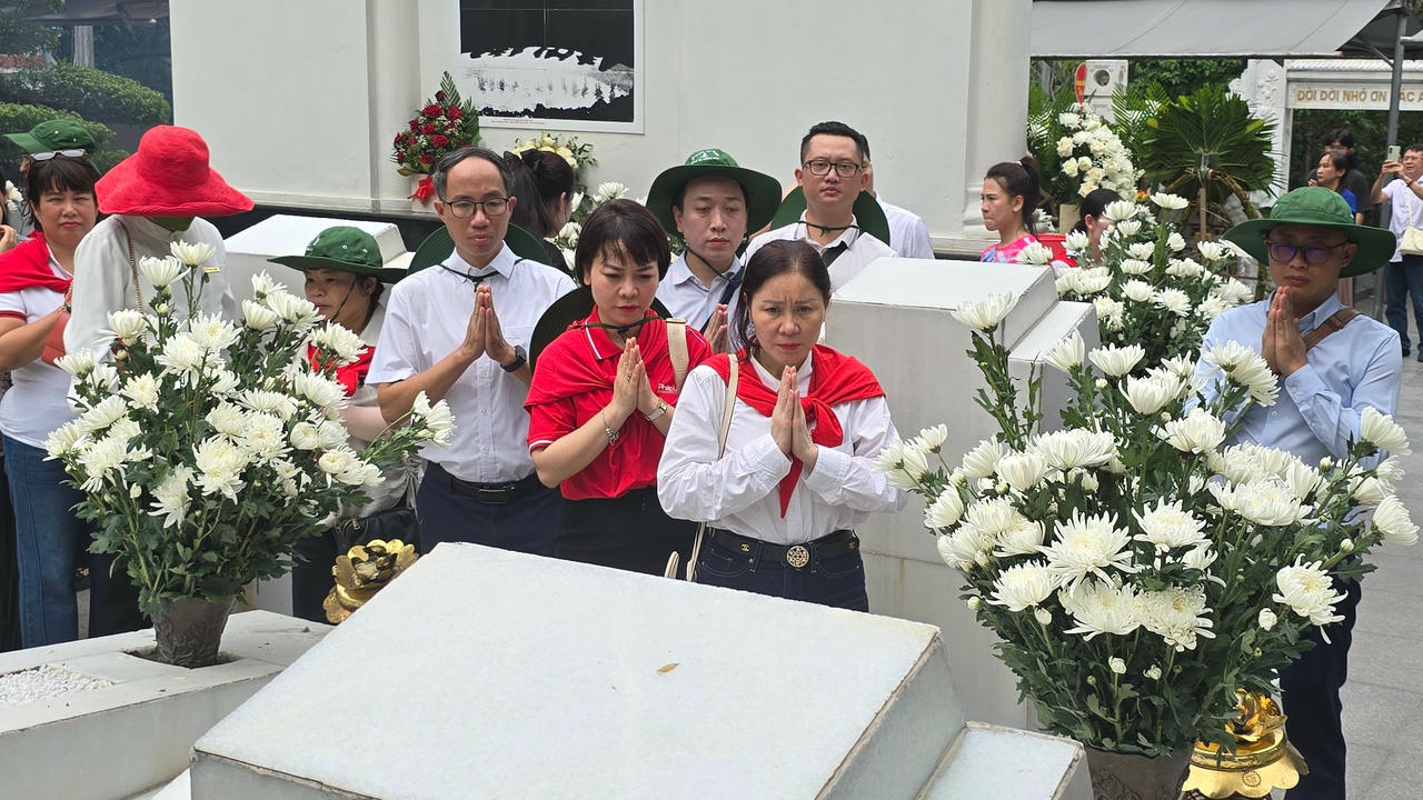 Chúng tôi thấy mình bé nhỏ giữa đất trời miền Trung