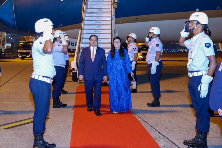 Thủ tướng Phạm Minh Chính và Phu nhân tới Rio de Janeiro, bắt đầu chuyến công tác tại Brazil - Ảnh: VGP/Nhật Bắc
