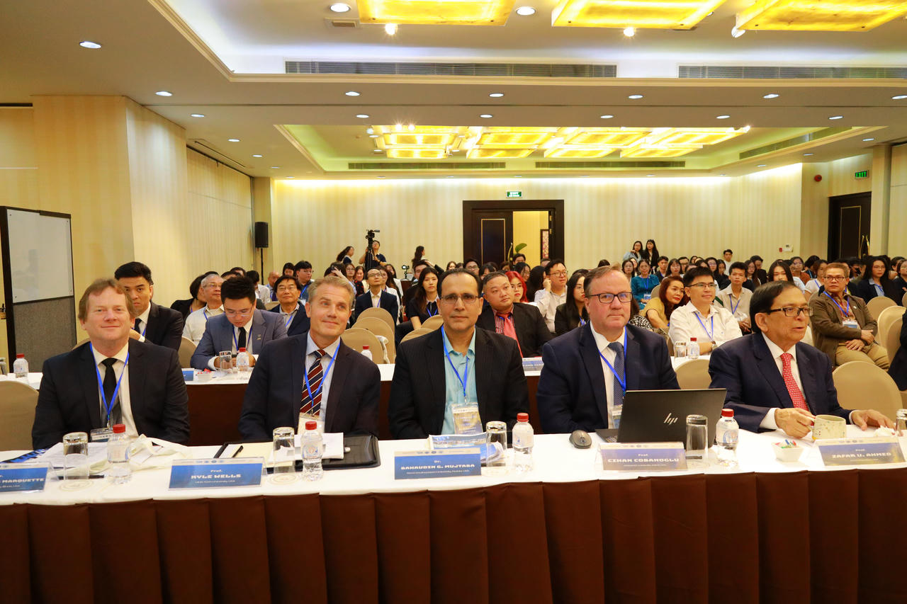 Các diễn giả khách mời đến từ Mỹ, châu Âu, châu Á