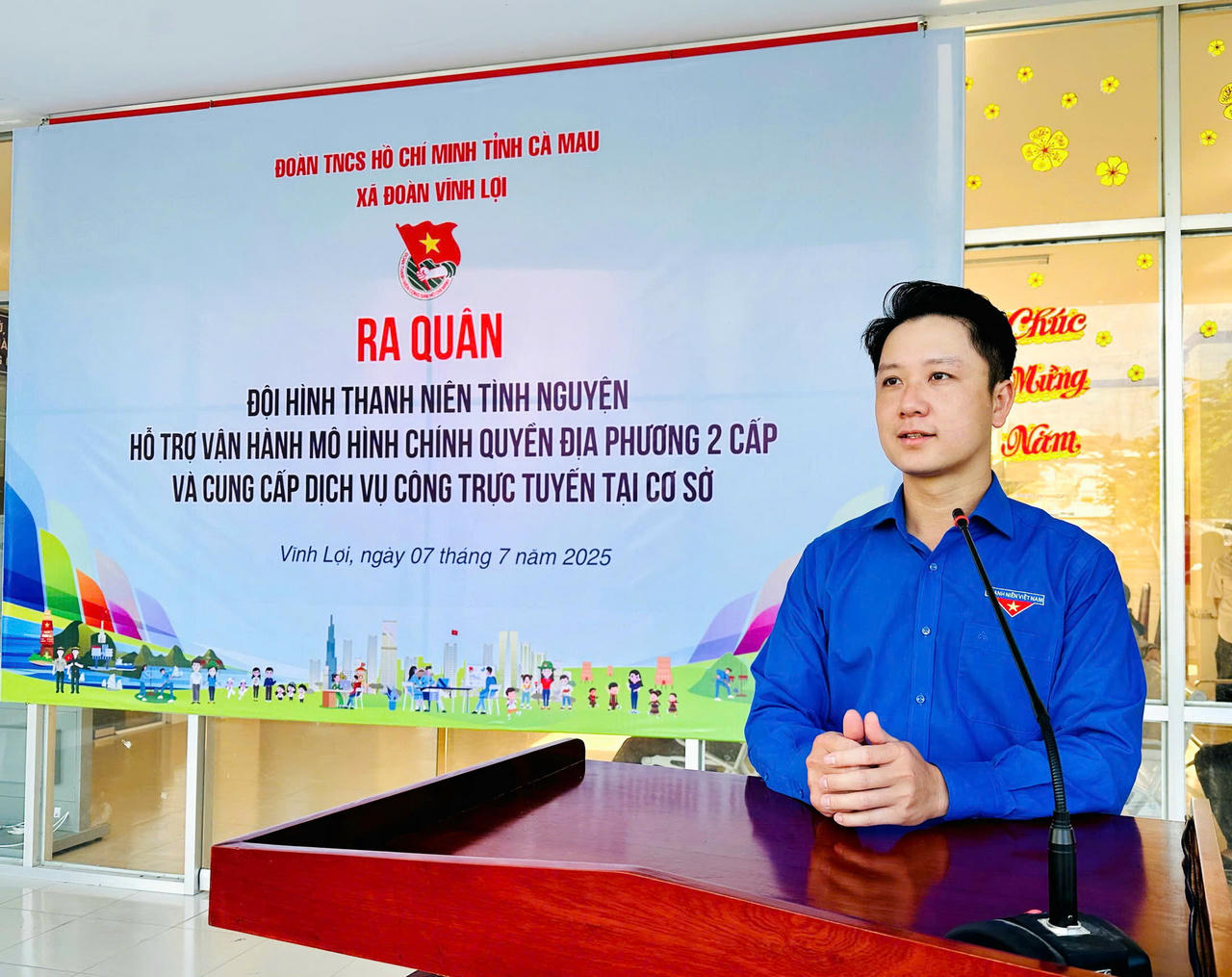 Ông Ngô Quốc Quận – Phó Chủ tịch Ủy ban MTTQ Việt Nam xã, Bí thư Đoàn xã Vĩnh Lợi, phát biểu tại buổi lễ.