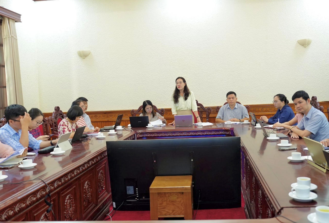 Quang cảnh buổi họp.