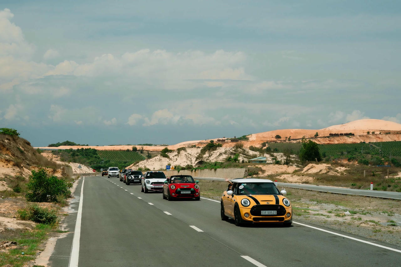 Chuyến đi 3 ngày 2 đêm dài hơn 800 km, xuất phát từ showroom MINI Sala (TP.HCM) đến Phan Thiết - Đà Lạt. 