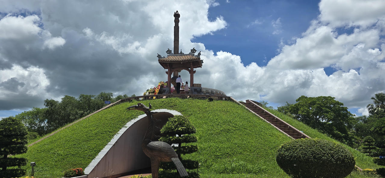 Chúng tôi thấy mình bé nhỏ giữa đất trời miền Trung