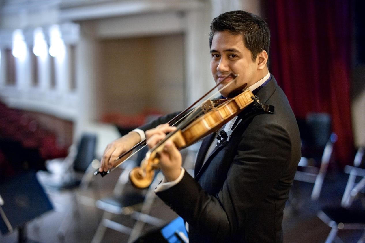 Nghệ sĩ violin Bùi Công Duy.