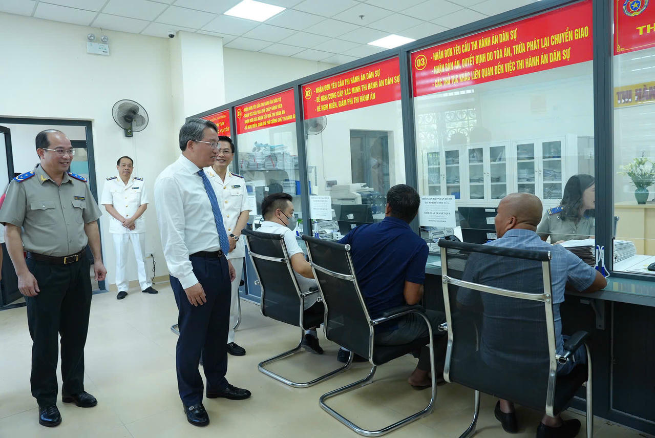 Bộ trưởng Nguyễn Hải Ninh thăm Trụ sở nơi nhận đơn yêu cầu THADS của THADS Hà Nội