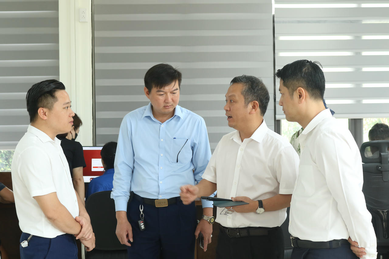 Ông Nguyễn Quốc Huy, Bí thư Đảng ủy phường Lào Cai đề nghị cán bộ, công chức phải luôn nỗ lực, rèn luyện, coi người dân như người thân để phục vụ với tinh thần tận tụy nhất.