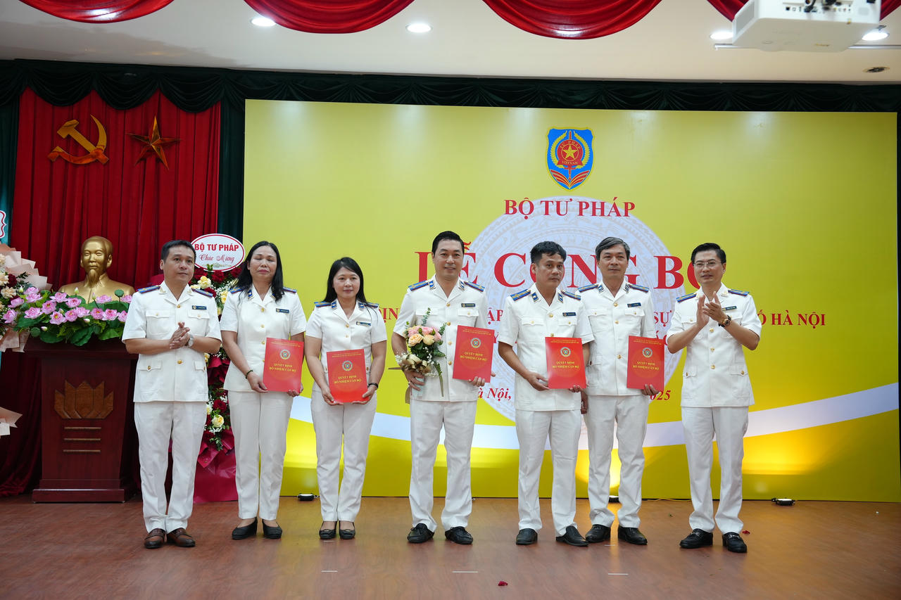 Công bố quyết định thành lập Thi hành án dân sự TP. Hà Nội và trao quyết định bổ nhiệm cán bộ