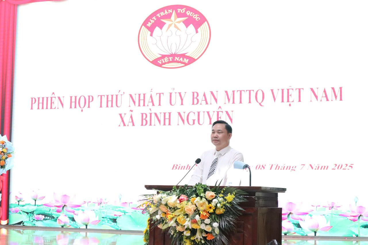 Ông Nguyễn Mạnh Hùng - Bí thư Đảng ủy xã Bình Nguyên phát biểu 