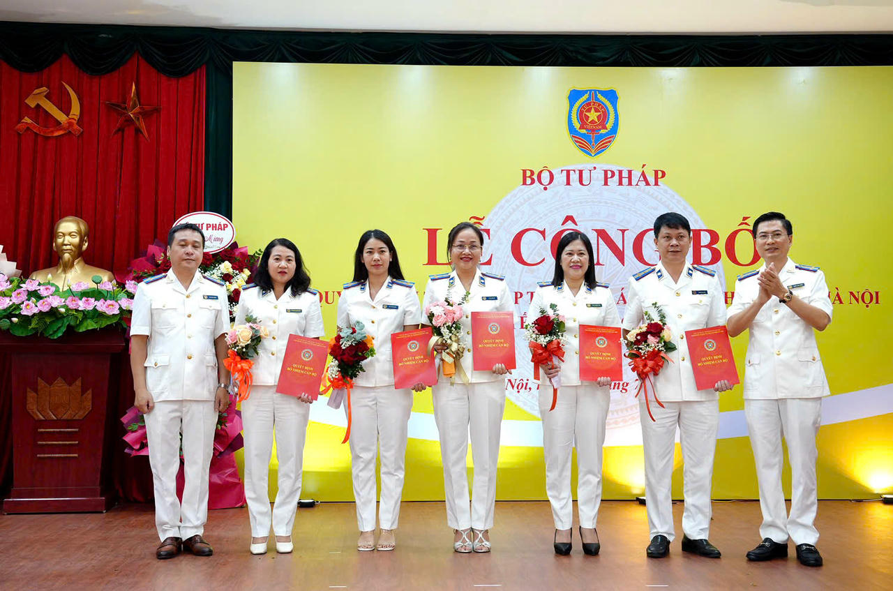 Công bố quyết định thành lập Thi hành án dân sự TP. Hà Nội và trao quyết định bổ nhiệm cán bộ