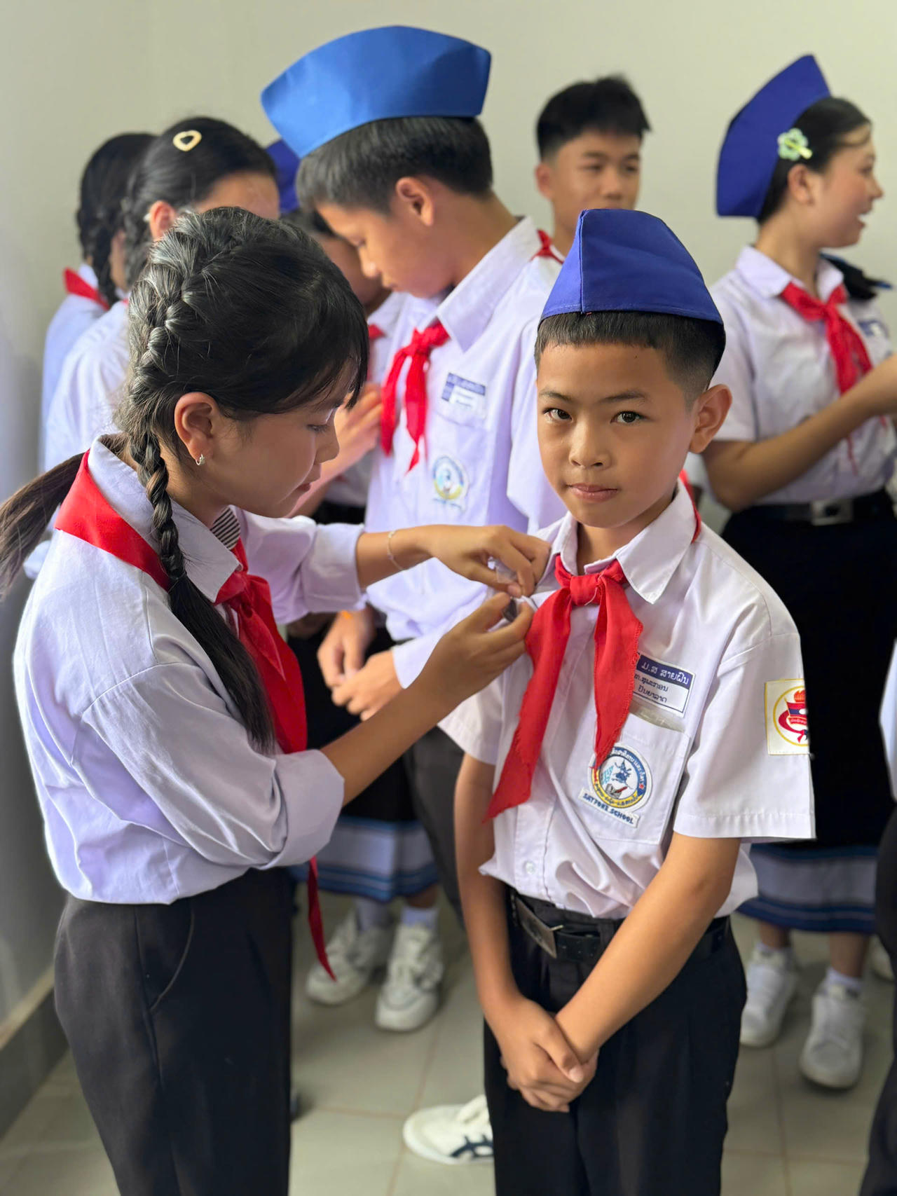 Đại biểu thiếu nhi Việt Nam-Lào giao lưu, gặp gỡ trong khuôn khổ chương trình.