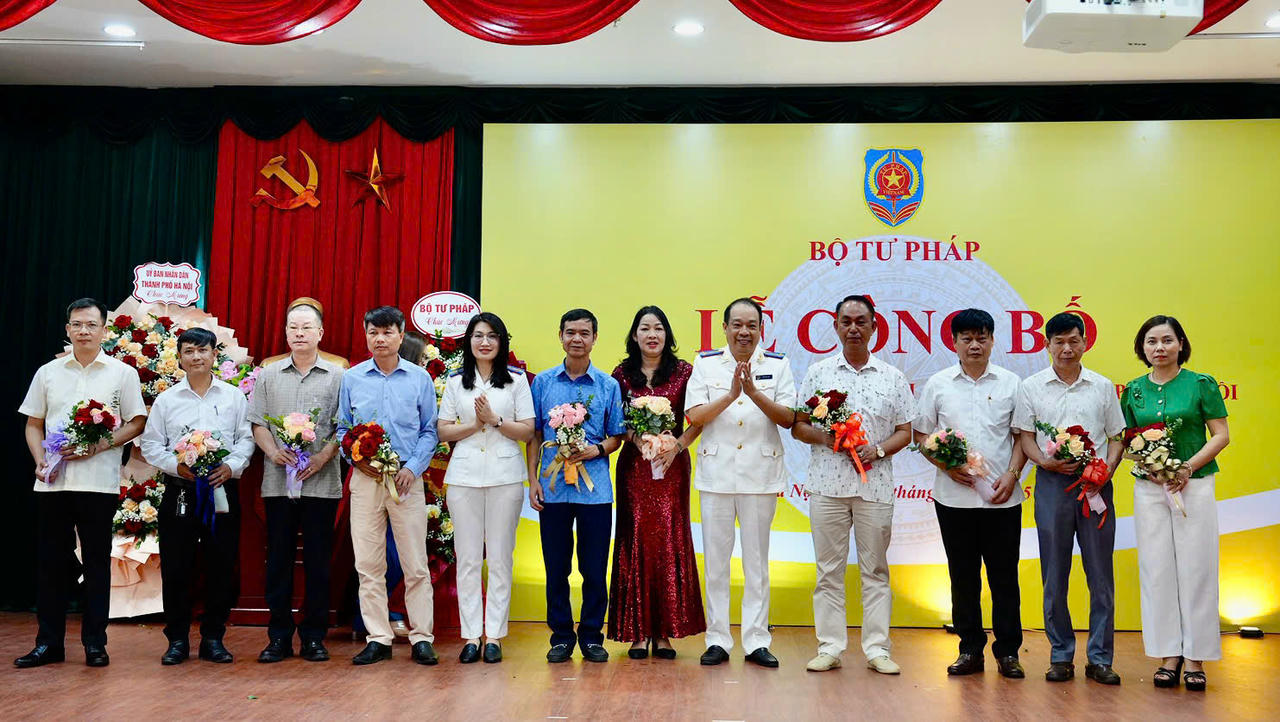 Công bố quyết định thành lập Thi hành án dân sự TP. Hà Nội và trao quyết định bổ nhiệm cán bộ