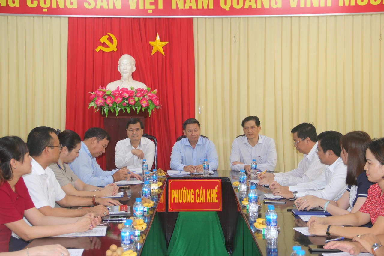 Thứ trưởng Nguyễn Thanh Ngọc khảo sát việc thực hiện chính quyền 2 cấp ở Vĩnh Long, Cần Thơ