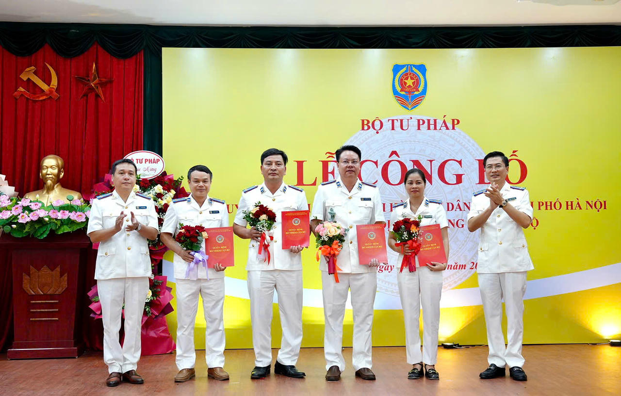 Công bố quyết định thành lập Thi hành án dân sự TP. Hà Nội và trao quyết định bổ nhiệm cán bộ