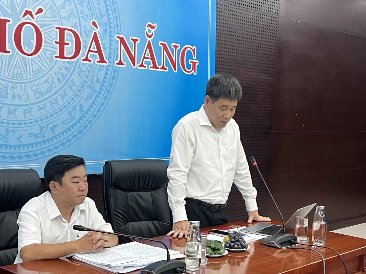 TS. Đậu Tuấn Nam (người đứng) - Vụ trưởng Vụ Quản lý đào tạo, bồi dưỡng, Học viện Chính trị Quốc gia Hồ Chí Minh.