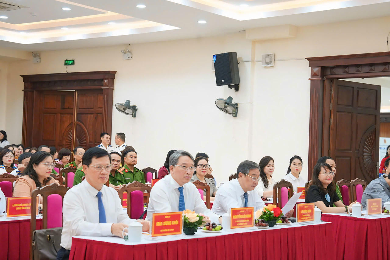 Các đại biểu tham dự buổi Lễ.