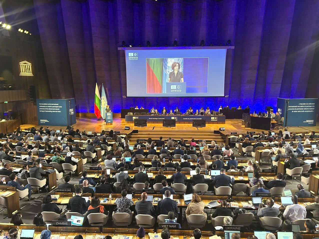 Quang cảnh phiên họp toàn thể kỳ họp thứ 47 Ủy ban Di sản Thế giới của UNESCO.