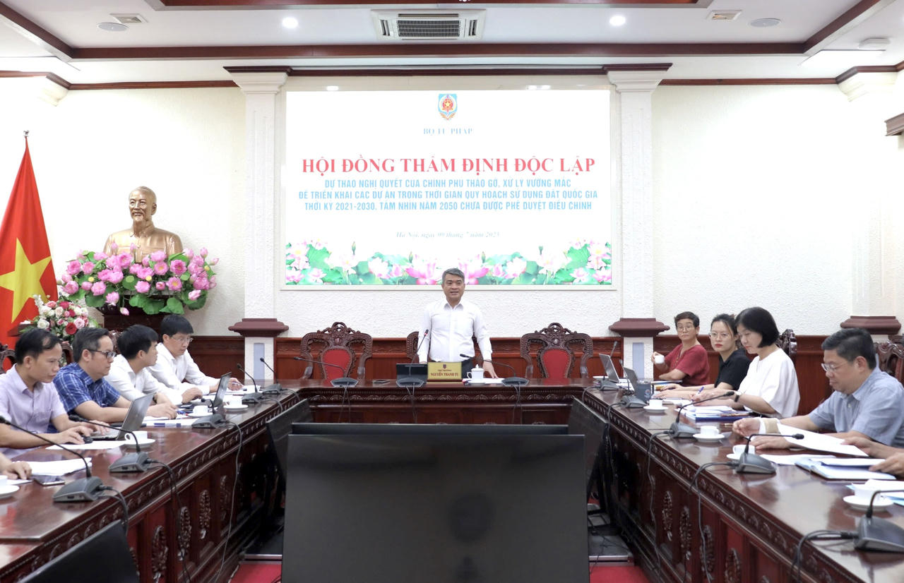 Thẩm định Nghị quyết tháo gỡ, xử lý vướng mắc để triển khai các dự án trong thời gian Quy hoạch sử dụng đất quốc gia