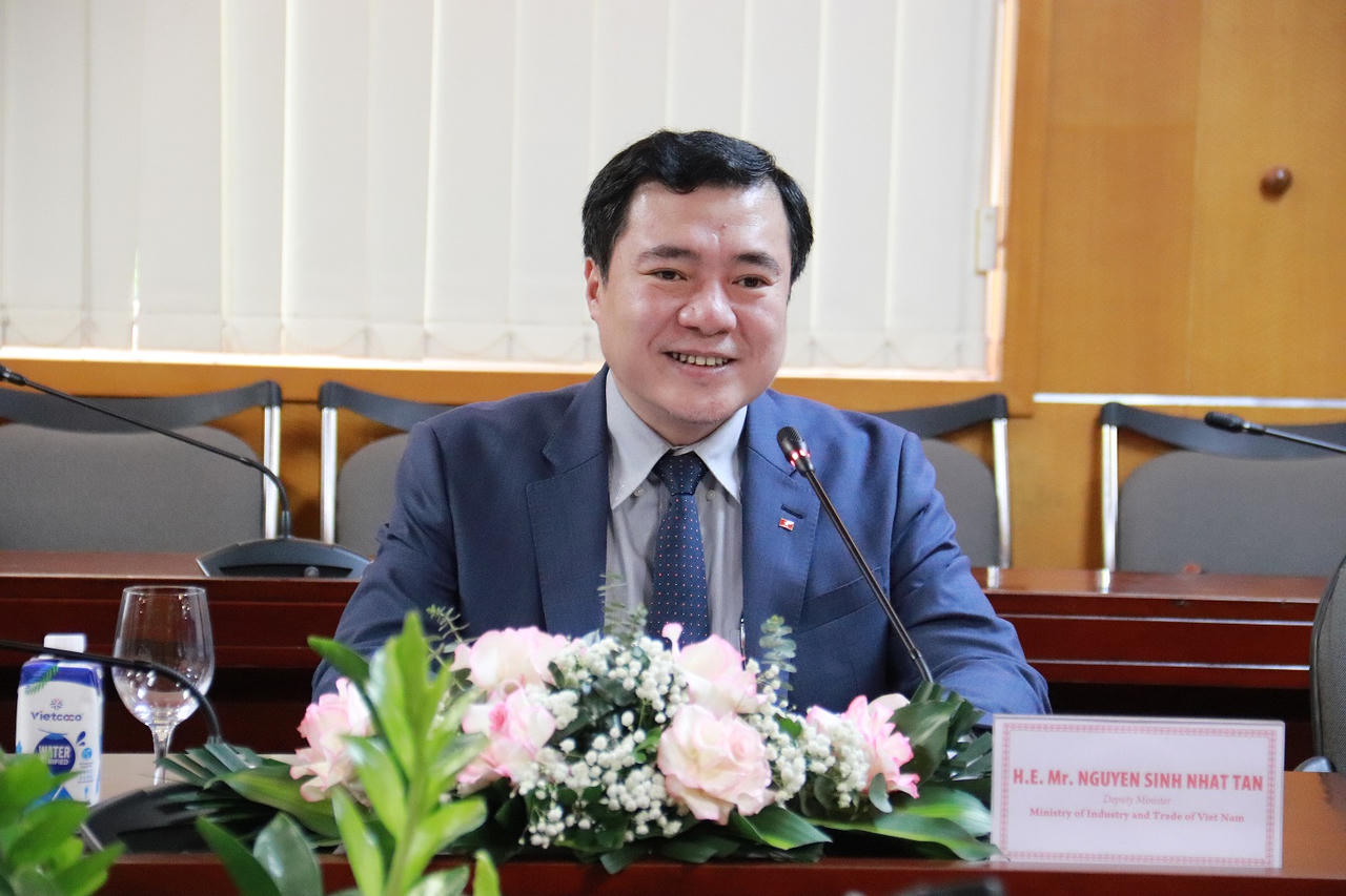 Thứ trưởng Bộ Công Thương Nguyễn Sinh Nhật Tân:  Báo Pháp luật Việt Nam đã làm tốt vai trò 'giám sát và phản biện' với ngành Công Thương