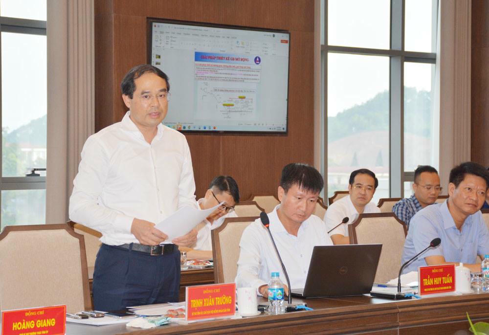 Bí thư Tỉnh ủy, Chủ tịch HĐND tỉnh Trịnh Xuân Trường phát biểu tại buổi làm việc.