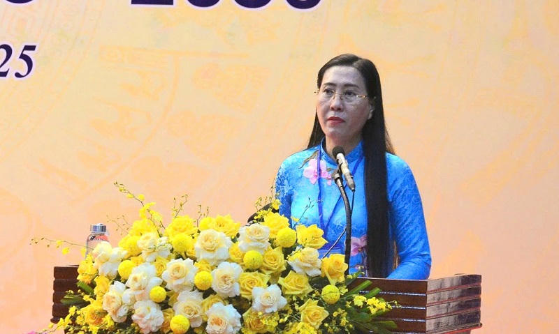 Bà Bùi Thị Quỳnh Vân, Bí thư Tỉnh ủy phát biểu tại hội nghị. 