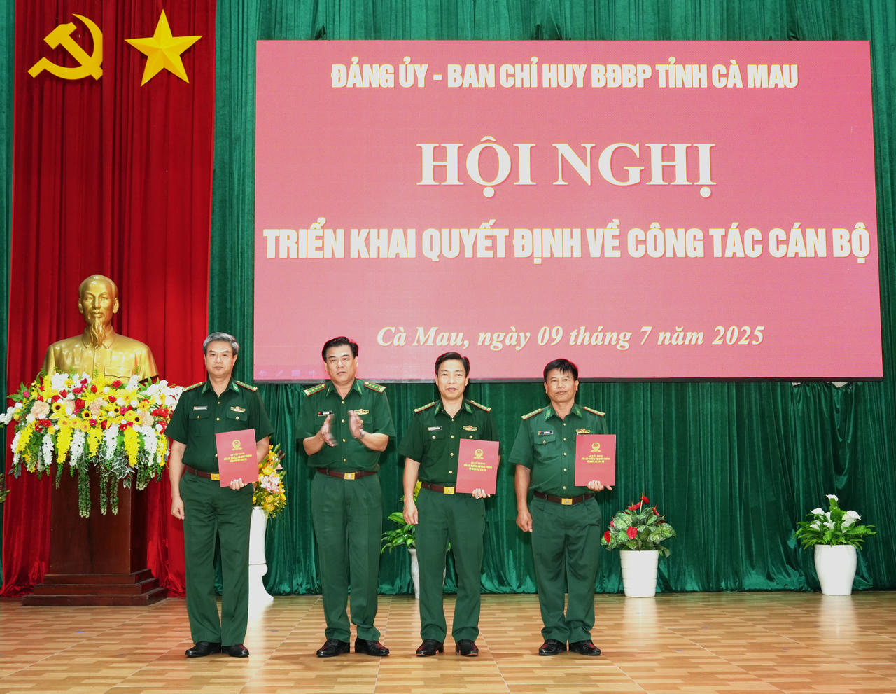 Các sĩ quan được nâng lương năm 2025.
