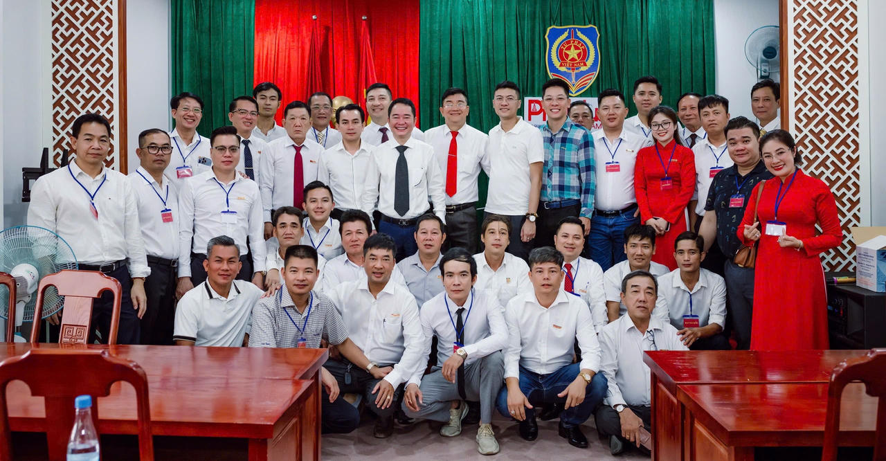 40 năm kể từ ngày Pháp luật Việt Nam xuất bản số báo đầu tiên, 
VPĐD vinh dự được đóng góp một phần công sức nhỏ bé vào sự phát triển trưởng thành của tờ báo (Ảnh trong bài: Nguyễn Duy Khương)  