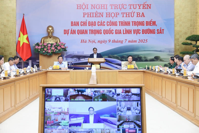 Thủ tướng nhấn mạnh các bộ, ngành, địa phương cần tập trung tối đa nguồn lực, tháo gỡ mọi nút thắt, điểm nghẽn, vượt qua khó khăn, thách thức để hoàn thành các nhiệm vụ được giao - Ảnh: VGP/Nhật Bắc