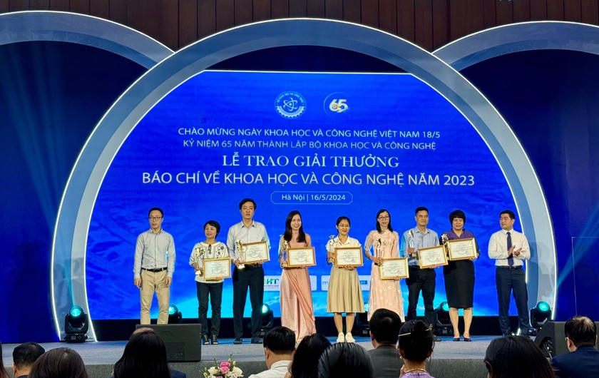 Báo Pháp luật Việt Nam nhận Giải thưởng báo chí về khoa học và công nghệ năm 2023.