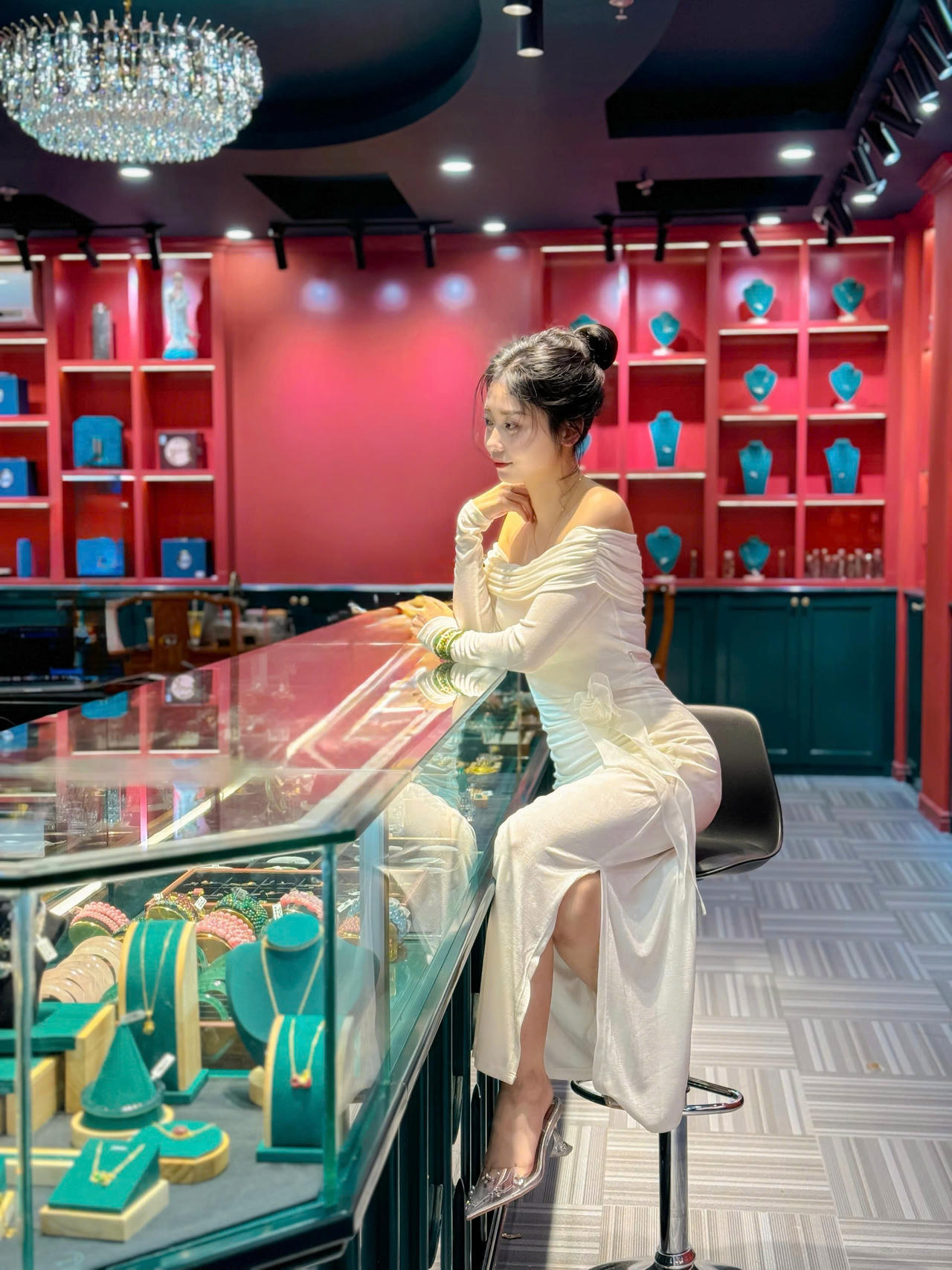 Một món trang sức ngọc cũng như một
