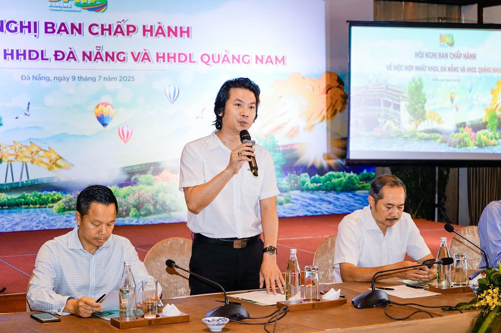 Ông Hồ Thanh Tú, Tổng Thư ký Hiệp hội du lịch Đà Nẵng tóm tắt nội dung cuộc họp của Ban Thường trực hai Hiệp hội