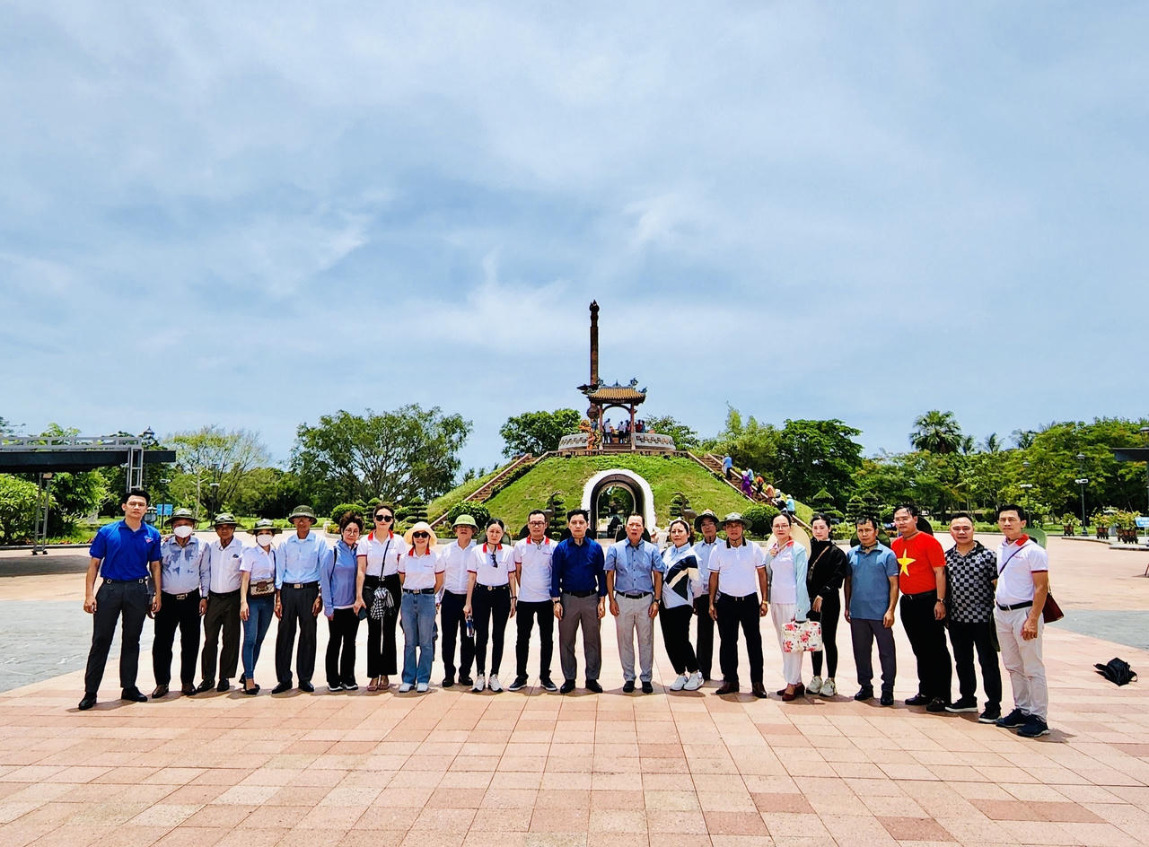 Những chuyến đi "Bồi đắp tâm hồn - Tri ân Tháng 7 miền Trung" đã trở thành hành trình thường niên của Báo Pháp luật Việt Nam từ năm 2007 đến nay.