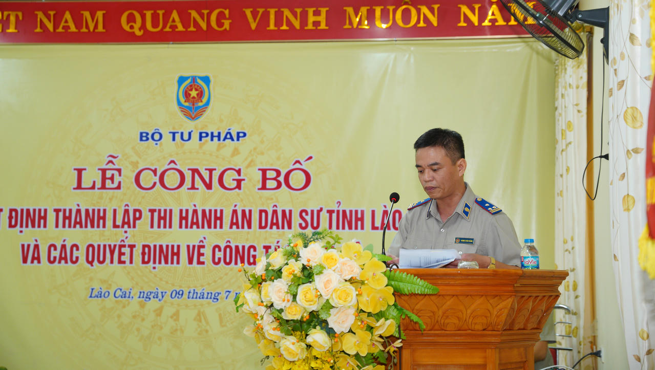 Thừa ủy quyền, ông Vương Toàn Thắng - Phó Trưởng Ban Tổ Chức Cục Quản lý THADS Bộ Tư pháp công bố Quyết định thành lập và các quyết định bổ nhiệm lãnh đạo THADS tỉnh Lào Cai.