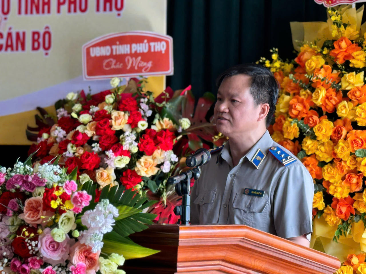 Ông Nguyễn Ngọc Vũ - Trưởng Ban Tổ chức cán bộ Cục Quản lý THADS công bố quyết định của Bộ trưởng Bộ Tư pháp về việc thành lập Thi hành án dân sự tỉnh Phú Thọ