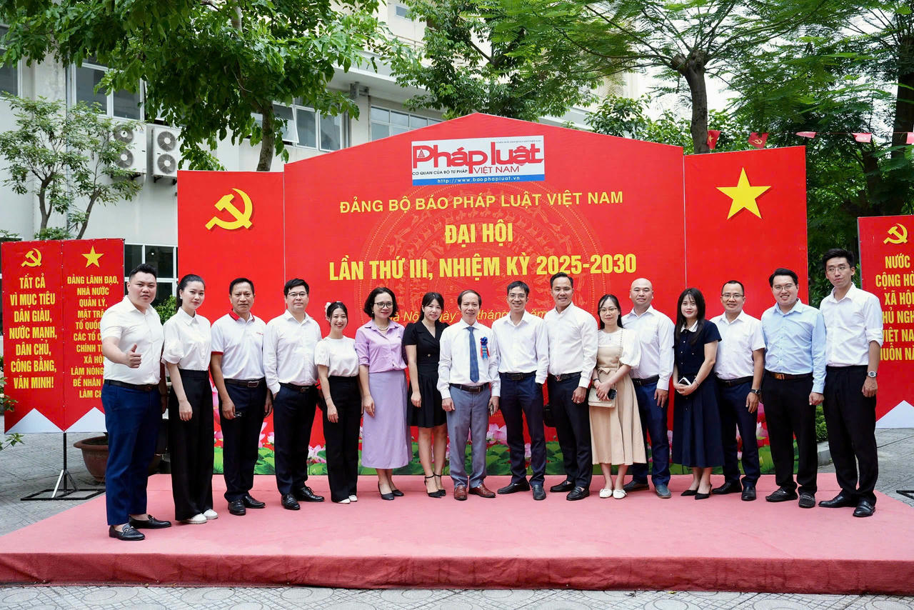 Ban Thư ký tòa soạn: Lặng thầm phía sau con chữ