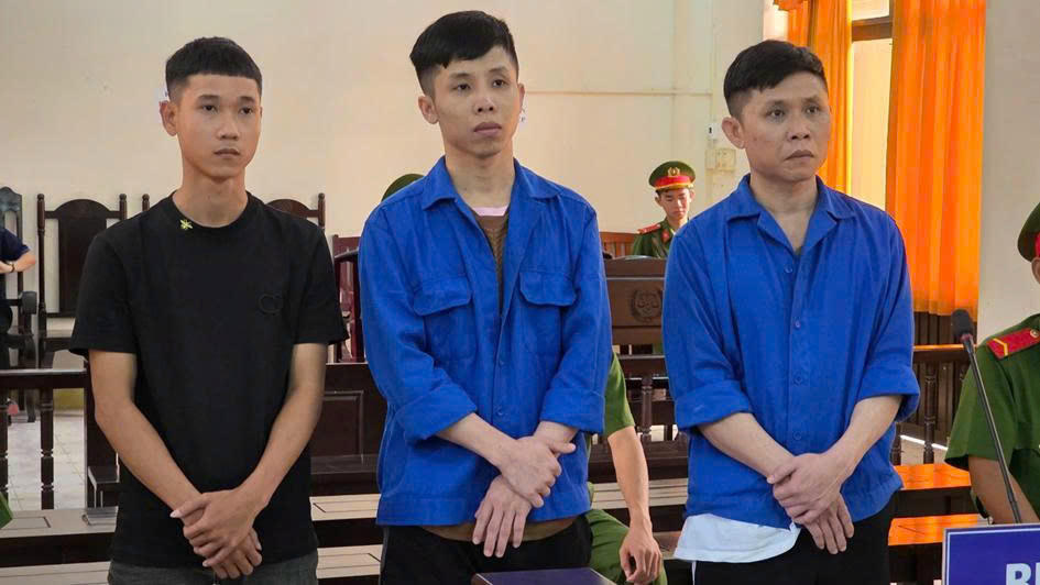 03 bị cáo Cường, Hiếu và Thảo (từ trái qua) tại phiên toà