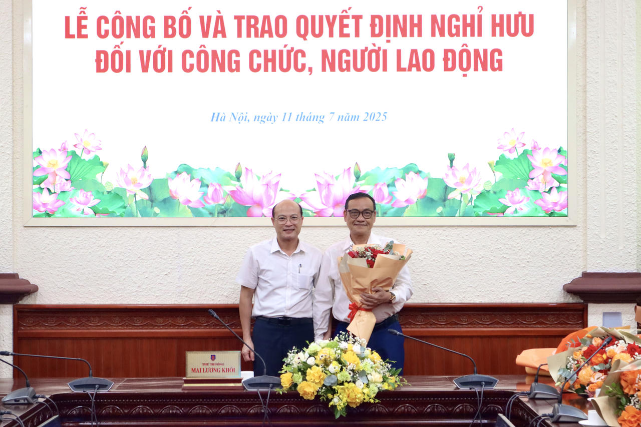Trao quyết định nghỉ hưu cho 3 cán bộ tư pháp