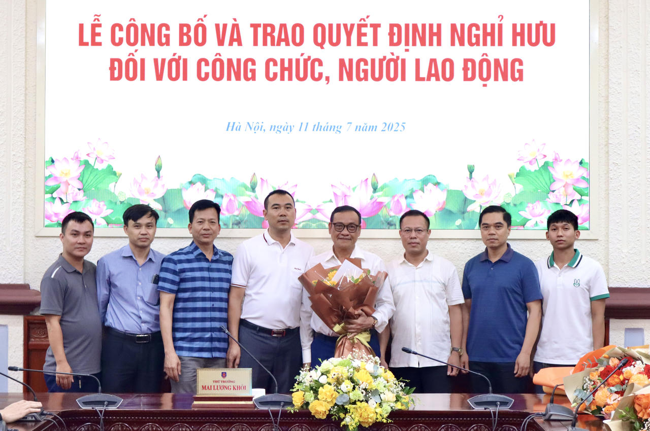 Trao quyết định nghỉ hưu cho 3 cán bộ tư pháp