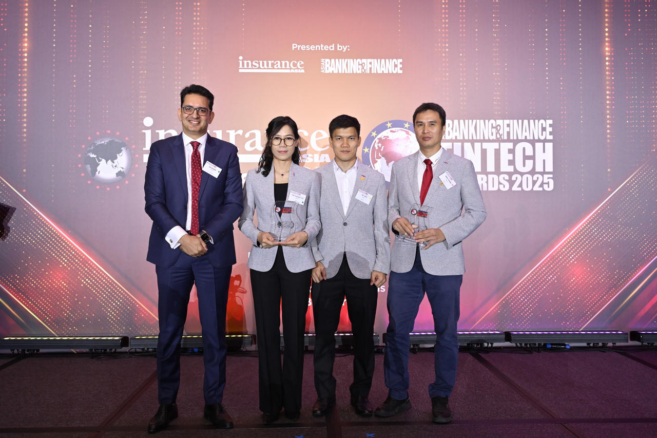 Đại diện VNPAY nhận giải thưởng tại Asia Banking &amp; Finance Fintech Awards 2025