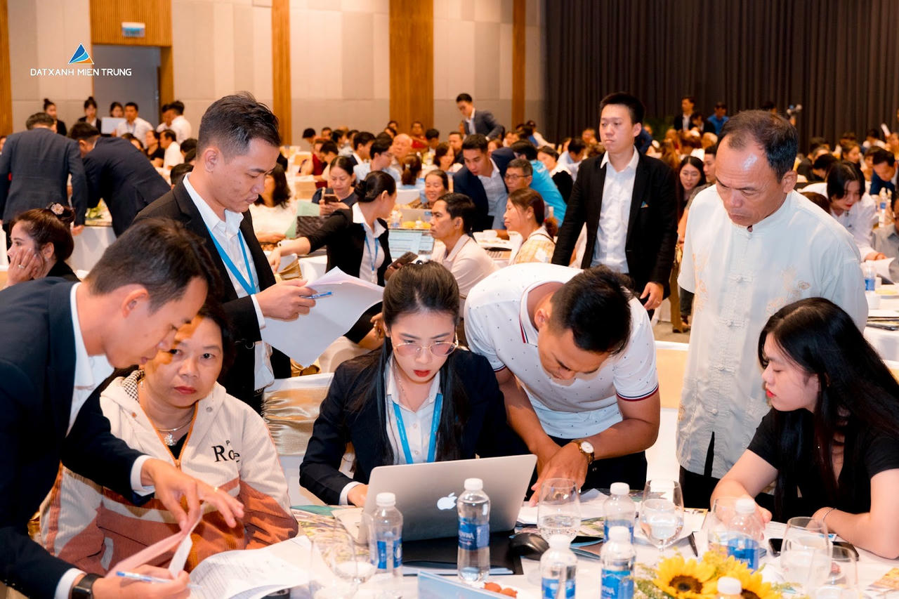 Không khí giao dịch sôi động tại sự kiện mở bán dự án Solera Quy Nhơn.