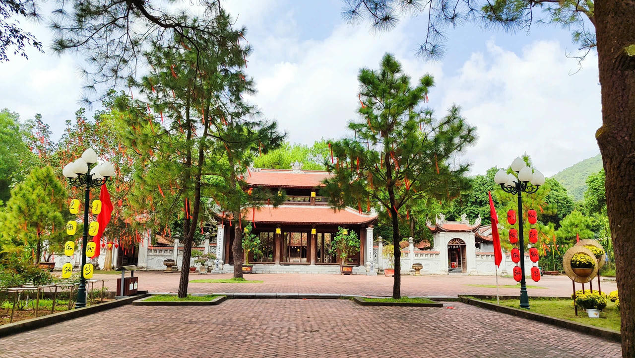 Trong các đền cổ, am, tháp, di tích khảo cổ, đến di tích Chùa Vĩnh Nghiêm và Khu di tích Côn Sơn - Kiếp Bạc và sự hệ thống hóa các triết lý thể hiện qua các văn bia, di vật liên quan và thực hành nghi lễ 