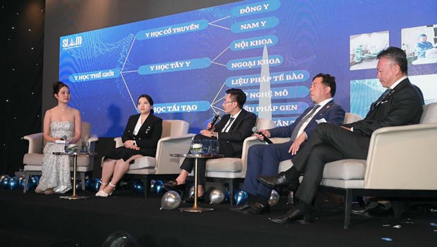 Đại diện, chuyên gia từ Vicells cùng các chuyên gia Nhật Bản chia sẻ tại Talshow.