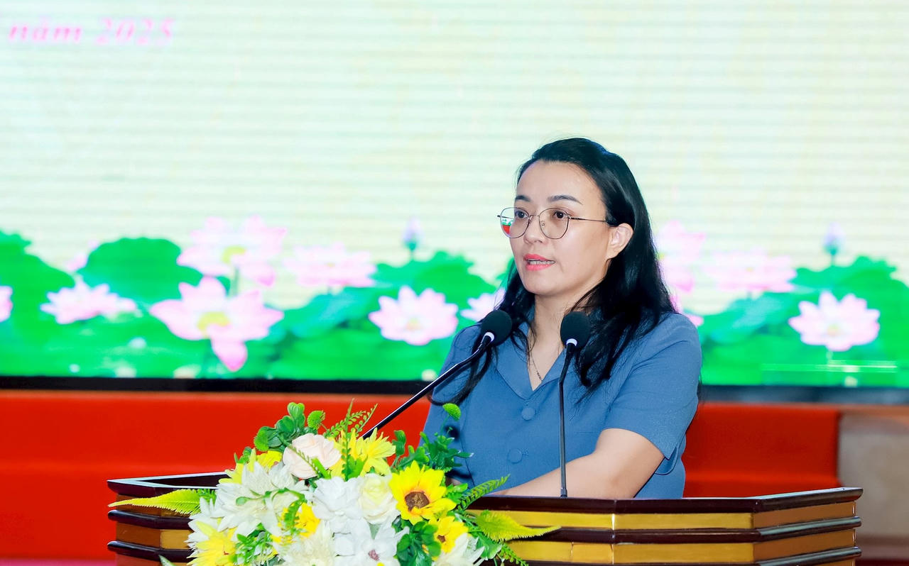 Giám đốc Sở Tư pháp Nghệ An Hoàng Thị Thu Trang tại họp báo.