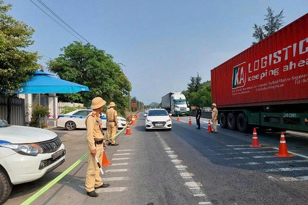 Không để ‘khoảng trống’ sau sáp nhập: CSGT Quảng Trị xử lý gần 1.000 trường hợp vi phạm trong 2 tuần
