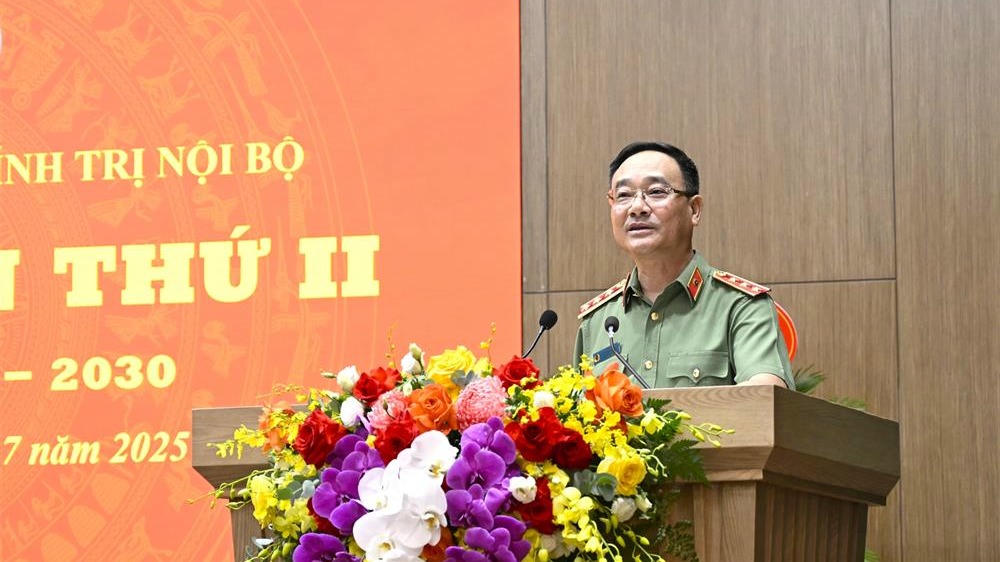 Thứ trưởng Phạm Thế Tùng phát biểu chỉ đạo tại đại hội. (Ảnh: Bộ Công an)