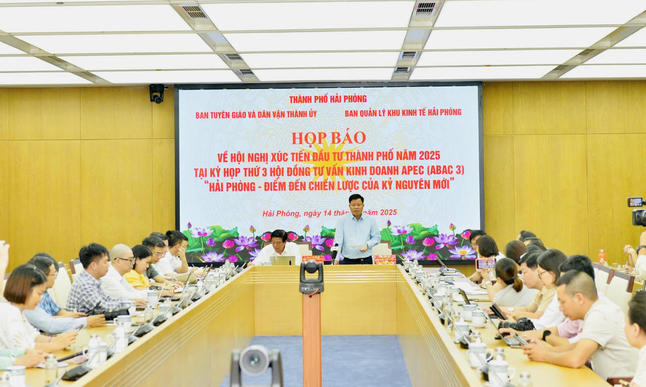 Ông Lê Trung Kiên - Trưởng Ban Quản lý KKT Hải Phòng chia sẻ tại buổi họp báo.